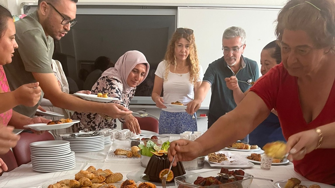 Okuluna Hoşgeldin Öğretmenim.